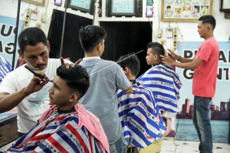 Layanan Pangkas Rambut Ditengah Pandemi COVID_19