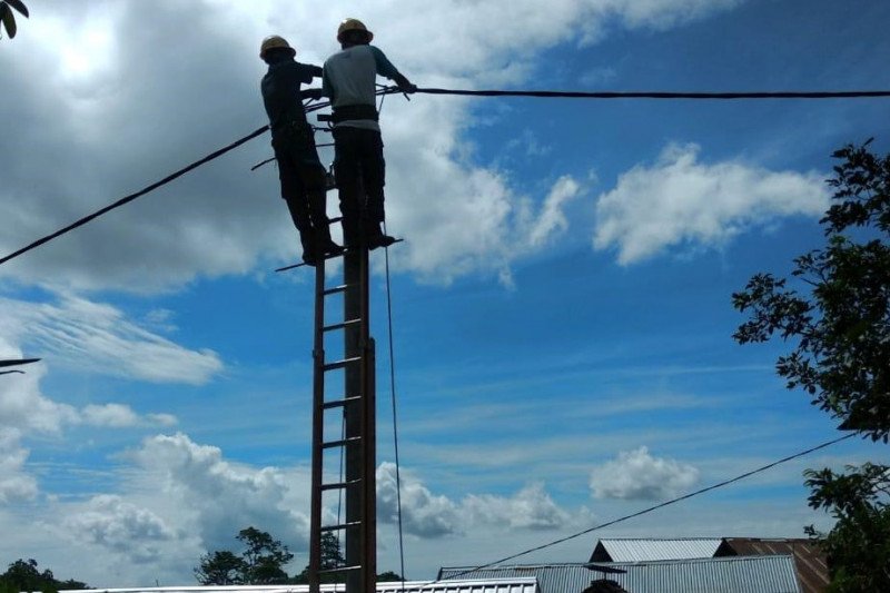 PLN nyalakan Dusun Terluar Sumbawa di Penghujung Ramadhan