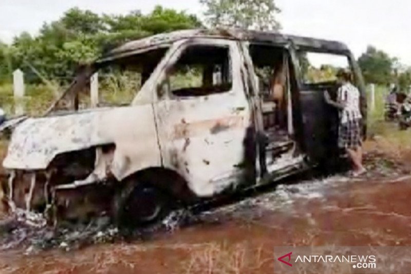 Pasangan suami istri di Bogor bakar mobil angkot saat bertengkar