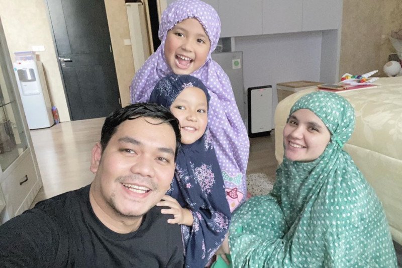 Doa istri untuk kesembuhan Indra Bekti - ANTARA News Sumatera Selatan