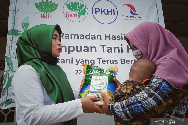 Perempuan Tani HKTI salurkan sembako ke petani terdampak Covid-19