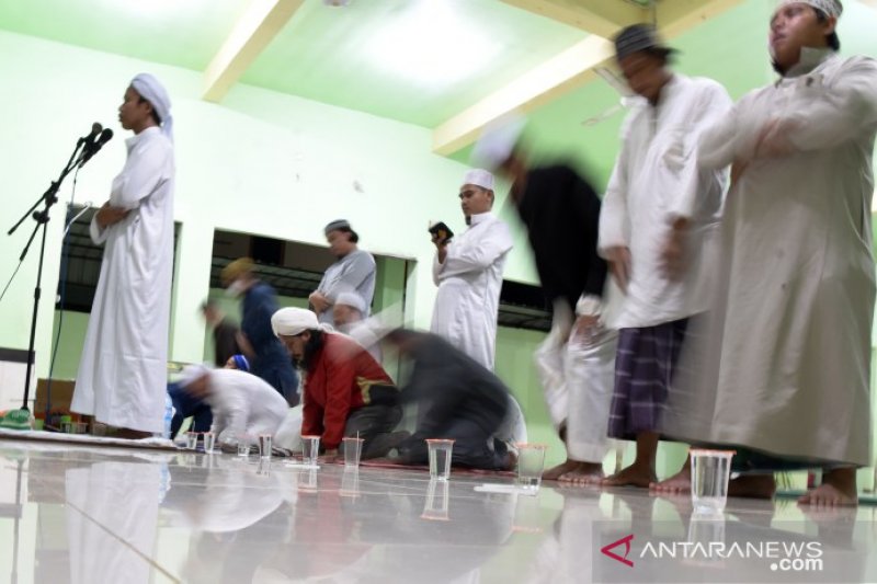 Sholat taraweh 30 juz di malam terakhir Ramadhan