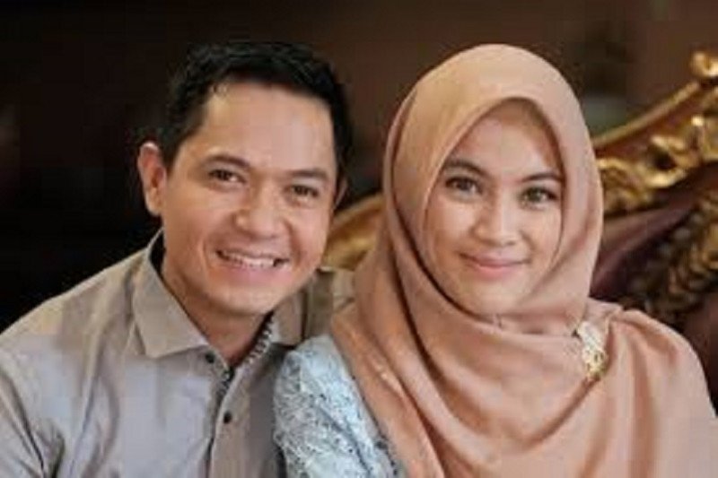 Jelang Lebaran, Dude Harlino dan keluarga cari tata cara salat Ied di rumah