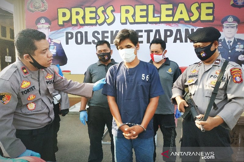Tersangka pembunuh ini ditangkap setelah buron setahun