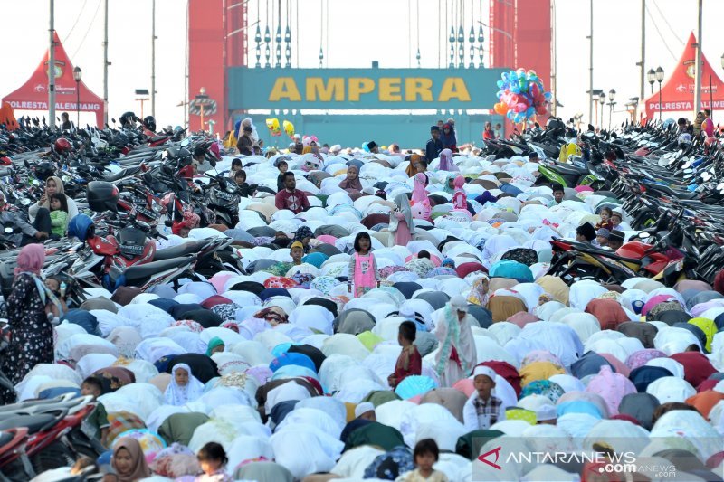 Perbandingan suasana pusat Kota Palembang pada Idul Fitri hari ini dan tahun lalu