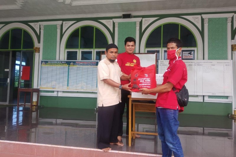 PDIP Sumbar salurkan 500 paket lebaran untuk pada dai