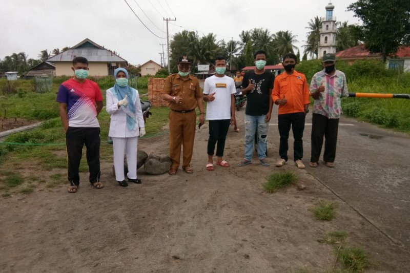 Nagari Katiagan Pasaman Barat pasangi portal jalan tutup akses ke objek wisata