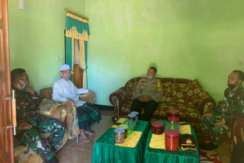 Kapolres Sumbawa Barat silaturahmi ke pondok pesantren