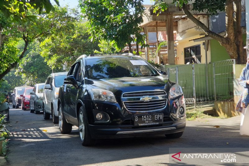 Warga kluster Azalea Depok silaturahim Lebaran dengan cara drive thru