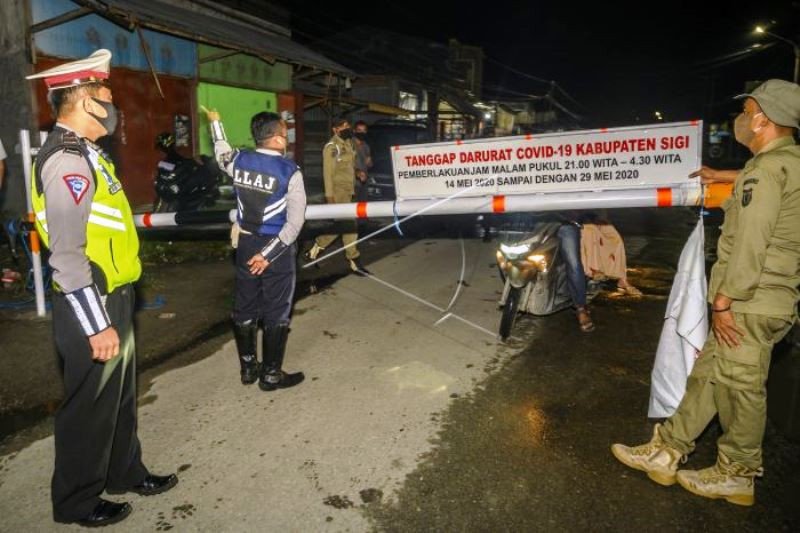 Jam Malam Di Suasana Lebaran