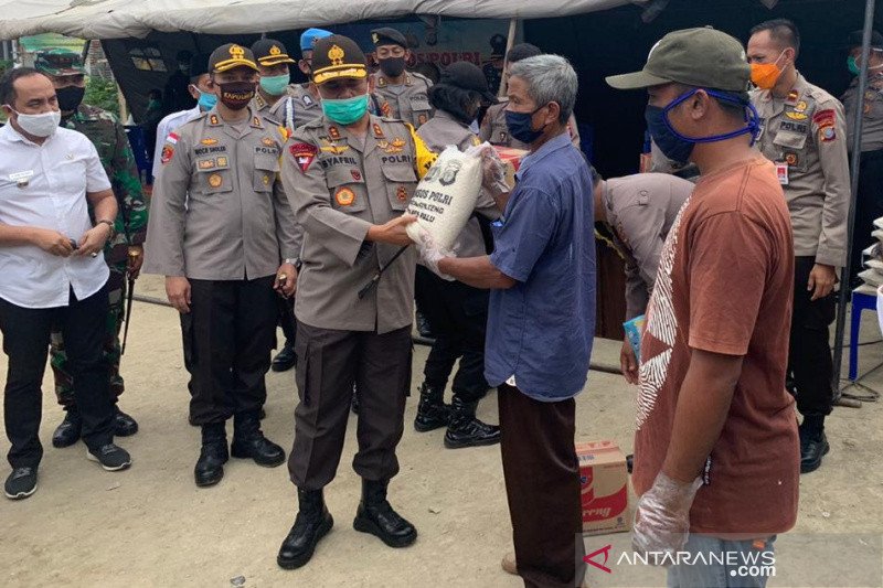 Polda Sulteng bagi tiga ton beras kepada 600 KK korban bencana di Palu