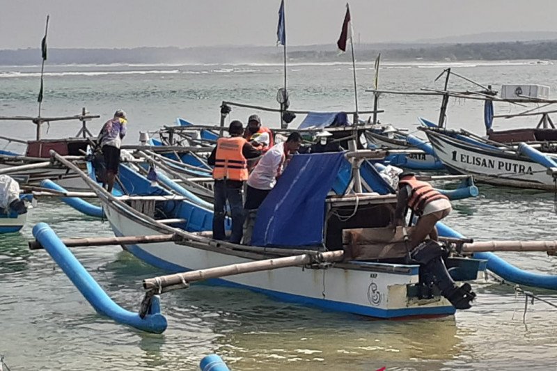 Jenazah nelayan yang dihantam gelombang tinggi di perairan Sukabumi ditemukan