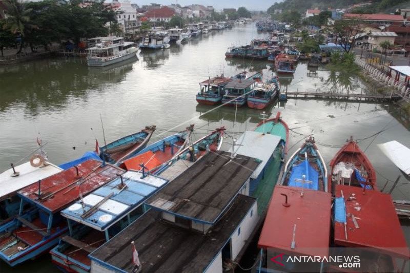 NELAYAN TIDAK MELAUT AKIBAT GELOMBANG TINGGI