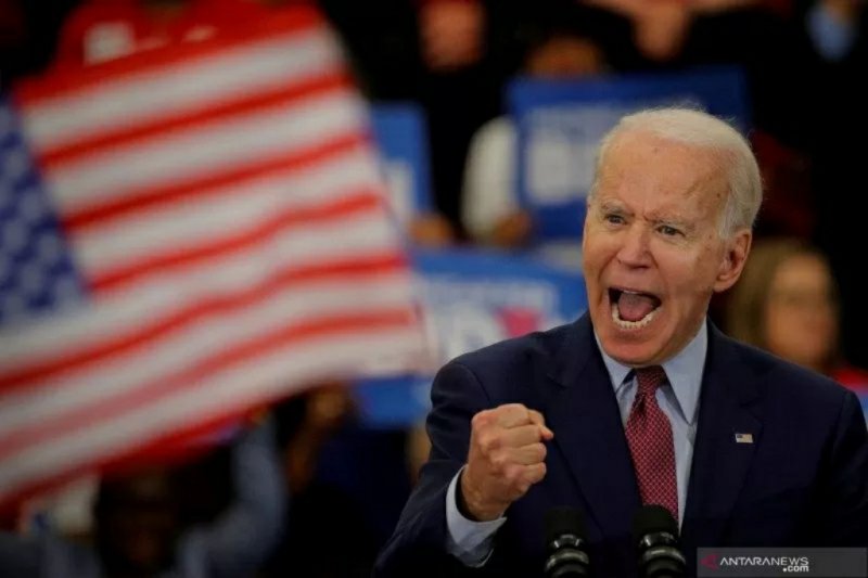 Terkait masker, calon presiden Demokrat Joe Biden serang Trump