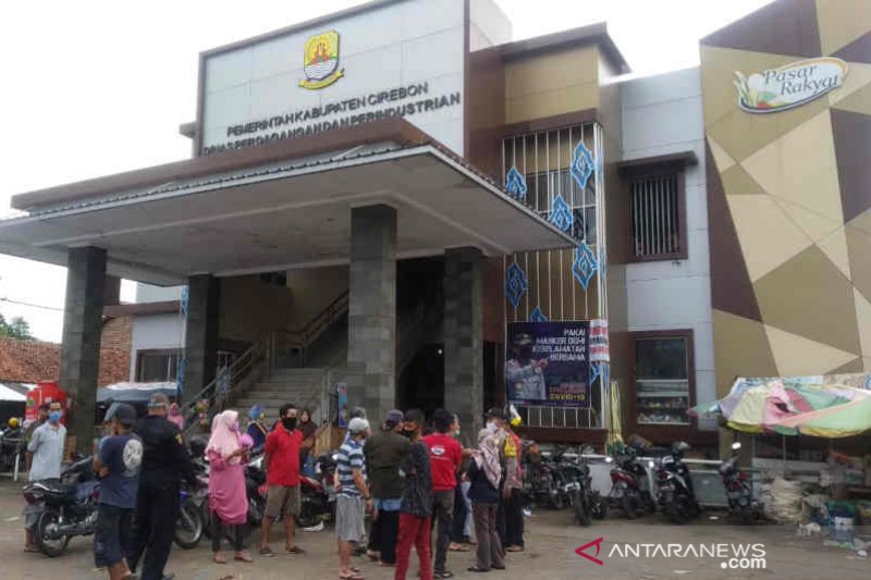 Pemkab Cirebon tutup Pasar Sumber selama 14 hari