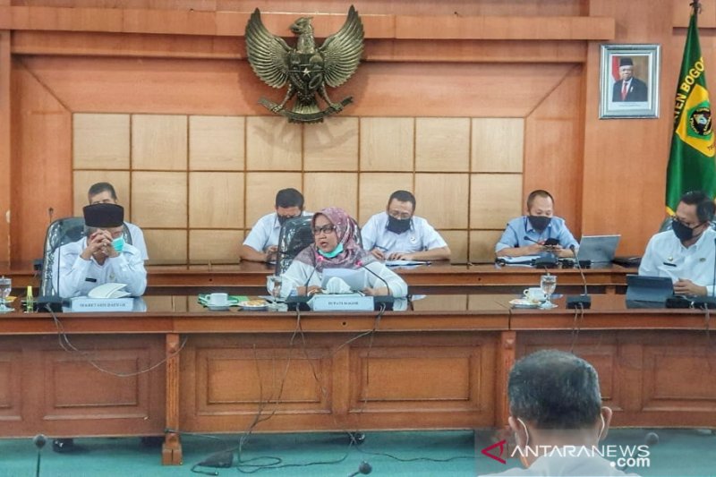 Bupati Bogor ajak milenial sosialisasikan konsep normal baru