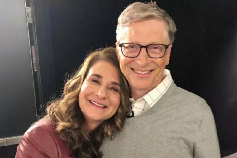 Bill Gates, dari "ramalan" pandemi hingga timbun makanan