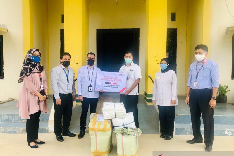 BNI Cabang Bukittinggi kembali beri bantuan APD ke RSUD Lubuk Basung