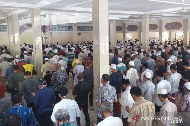 Shalat Jumat di Cibinong Bogor diselipkan doa qunut untuk usir wabah