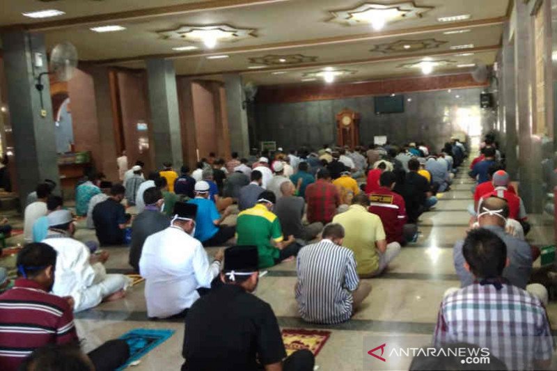 Masyarakat Kota Cirebon kembali gelar Shalat Jumat di masjid