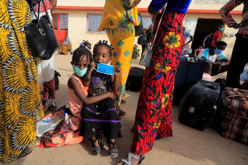 Senegal ricuh, demonstran rotes jam malam pada pandemi COVID-19