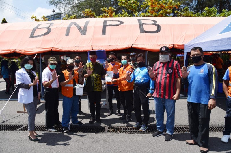 BUMN wilayah Sumbar serahkan APD untuk Kota Pariaman