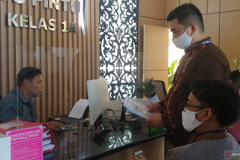 Ini alasan pemisahan penahanan Bupati Solok Selatan nonaktif Muzni Zakaria dengan terdakwa pemberi suap Muhammad Yamin Kahar