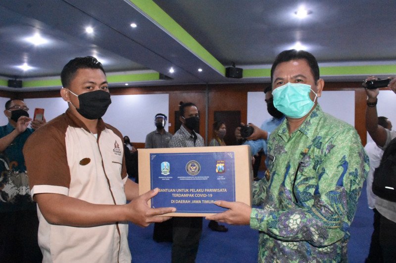 Kemenparekraf bantu paket bahan pokok buat pelaku pariwisata di Mojokerto Jatim