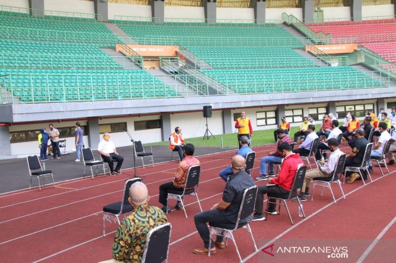 Wali Kota Bekasi jelaskan nomal baru kepada pengelola pasar dan mal