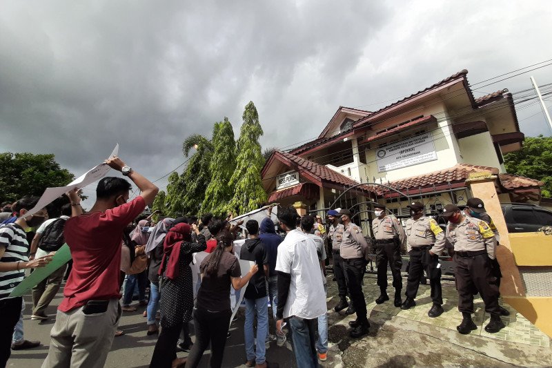 Mahasiswa Anambas nekad demo di tengah pandemi COVID-19