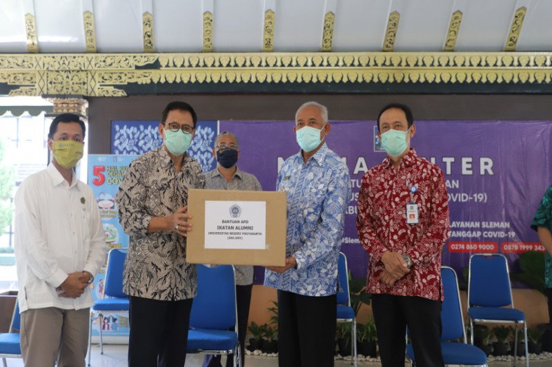 Ikatan Alumni UNY berikan bantuan APD ke Pemkab Sleman
