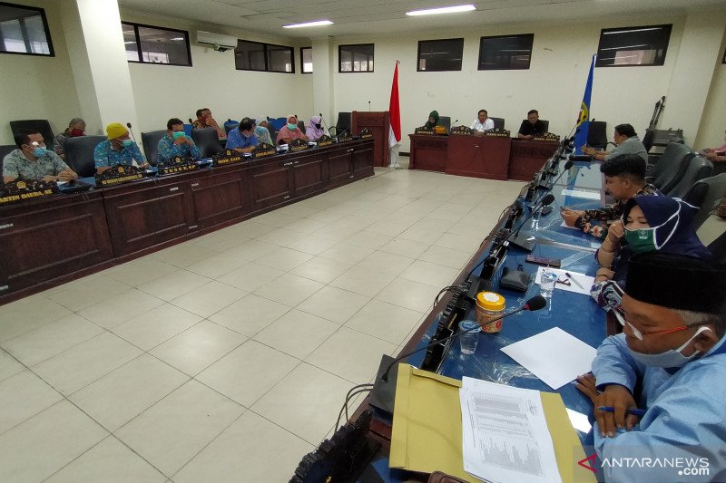 DPRD sarankan Pemkab Parimo periksa dokumen kesehatan pelaku perjalanan luar daerah