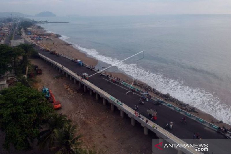 MANFAATKAN JEMBATAN PENGHUBUNG PANTAI