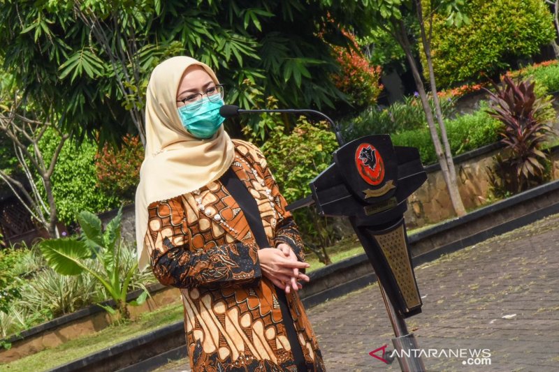 Pedagang keliling di Purwakarta dapat bantuan sosial COVID-19