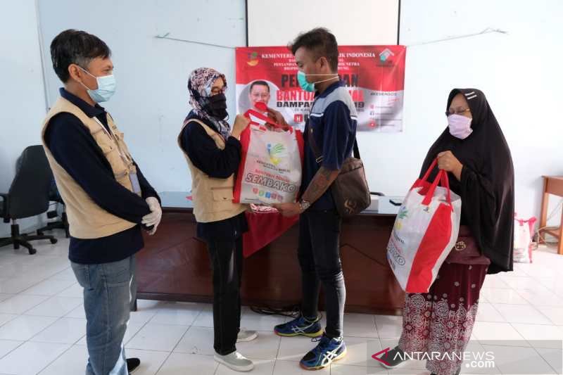 Balai Wyata Guna Bandung bantu paket sembako disabilitas netra di Jateng