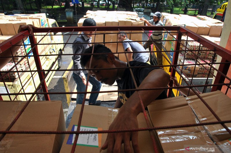 Pemprov Jawa Barat salurkan 947 ribu paket bansos terdampak COVID-19