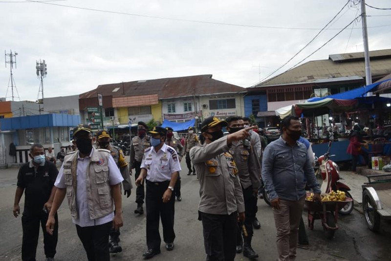Wawako dan Kapolresta Padang tinjau persiapan normal baru di Pasar Raya
