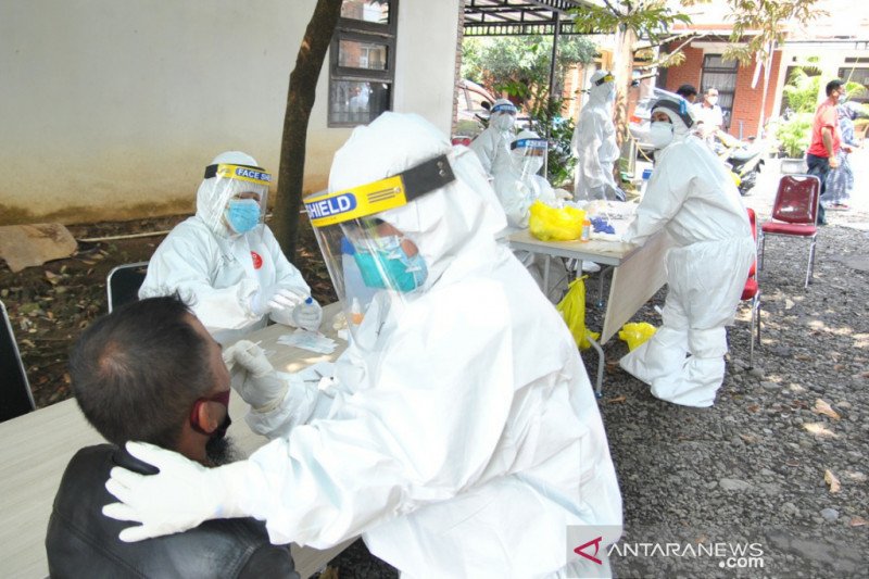 Pemkot Bogor swab test 100 warga untuk lacak kasus positif COVID-19