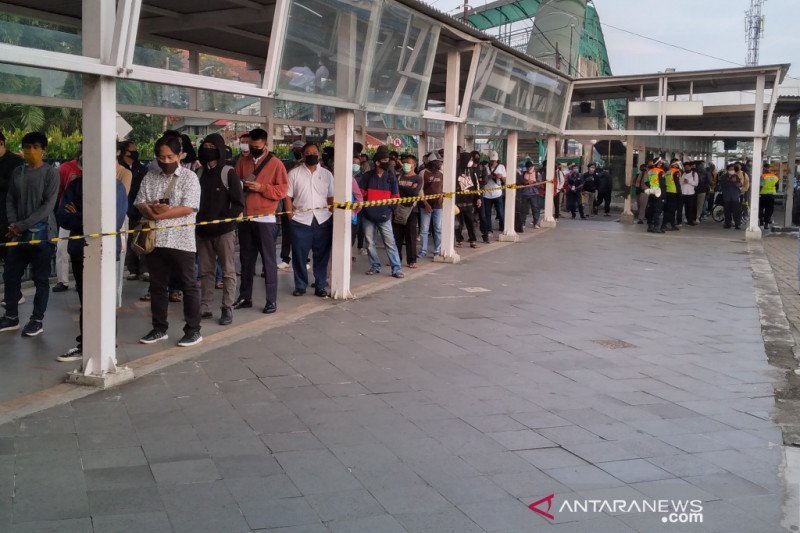 Di Stasiun Bogor masih terjadi penumpukan calon penumpang