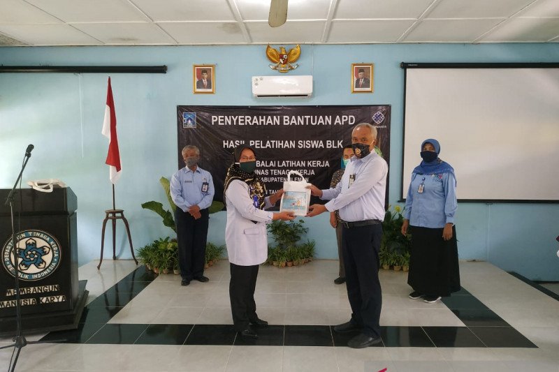 BLK Sleman menyalurkan APD ke Dinkes Sleman dan Dinkes Pekalongan
