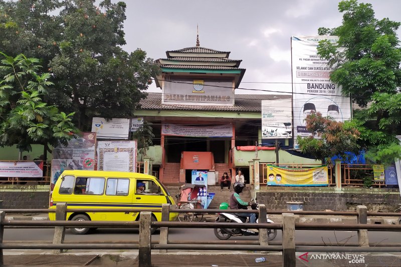 Satpol PP Kota Bandung tutup kembali Pasar Leuwipanjang