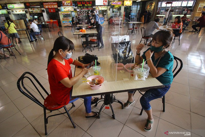 Penggunaan Sekat Pada Meja Makan