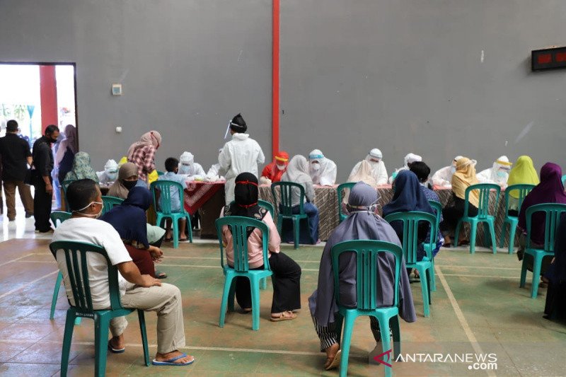 Seribuan warga di Garut jalani tes usap deteksi COVID-19