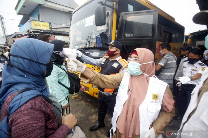 Anies sebut bus bagi penumpang KRL Jakarta-Bogor untuk keselamatan warga