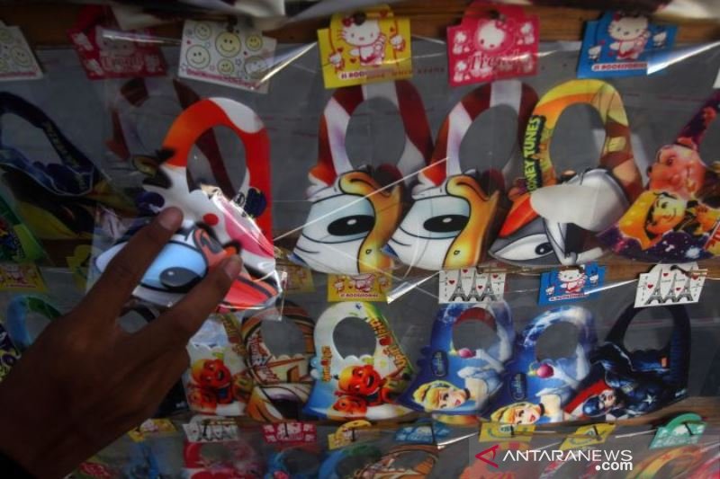 PENJUALAN MASKER BERMOTIF KARTUN