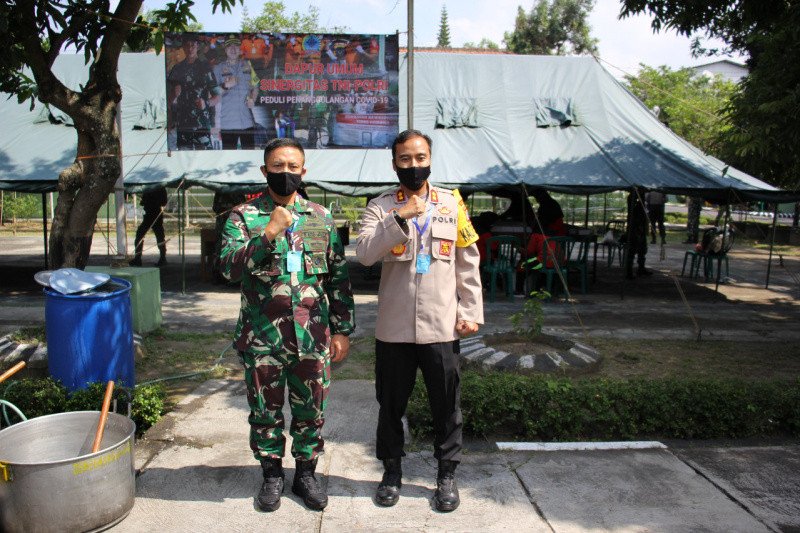 Kodim dan Polres Bantul mendirikan dapur umum peduli COVID-19