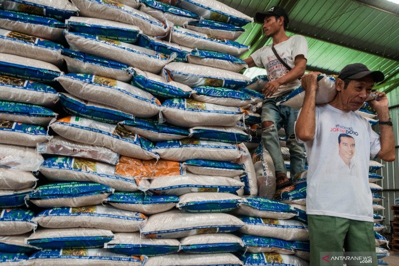 Bulog tuntaskan distribusikan bansos beras presiden tahap II Jabodetabek