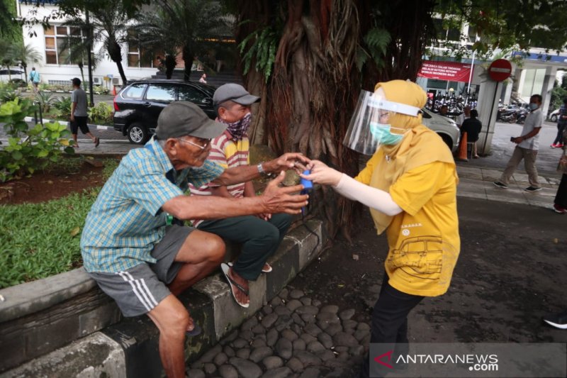 Pejabat Kota Bogor sosialisasikan penggunaan masker di sekitar Balai Kota