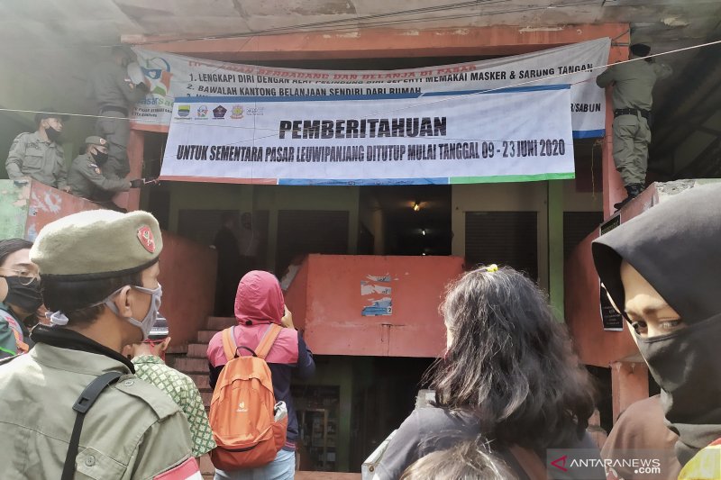 Pemkot Bandung buka kembali dua pasar meski inkubasi belum tuntas