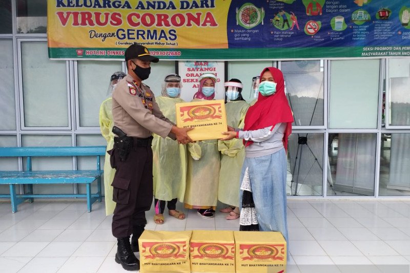 HUT Bhayangkara ke-74 Polsek Tambelan sumbangkan nutrisi